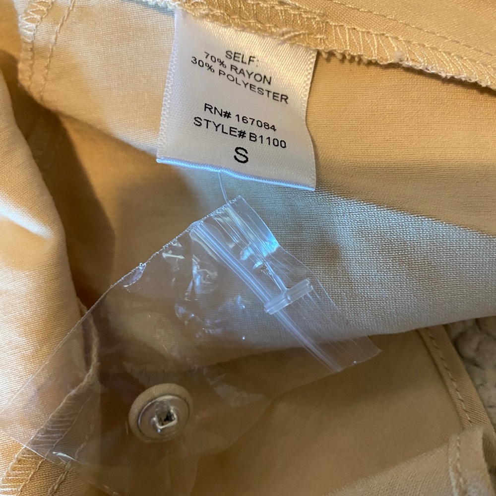 Tuckernuck Pomander Place Ashlen Tiered Ruffle Button Up Blouse Tan Size Small - Picture 10 of 11